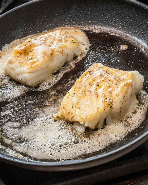 How to cook buttered fish .